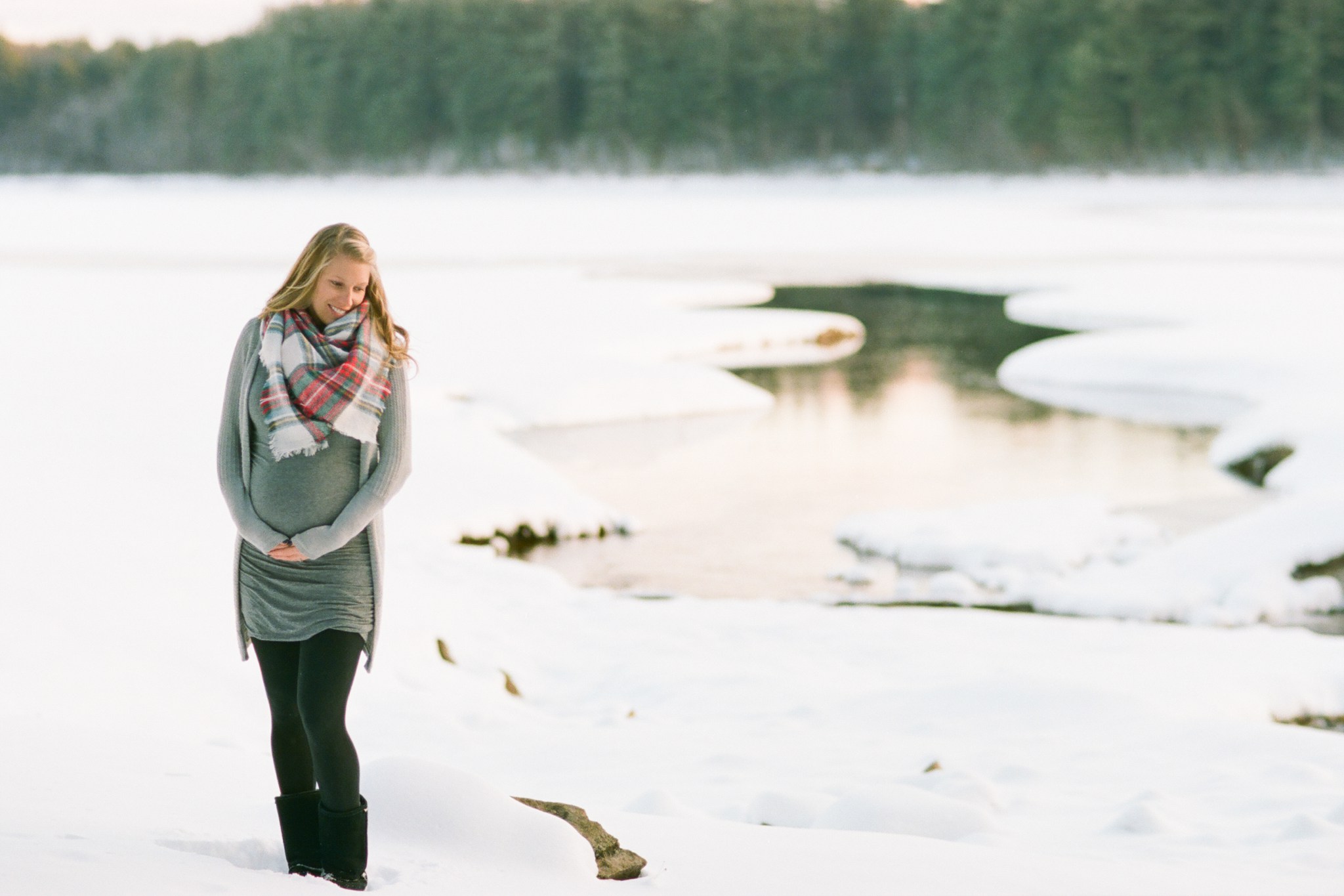 North Shore, Massachusetts maternity session photographed by Deborah Zoe Photography.