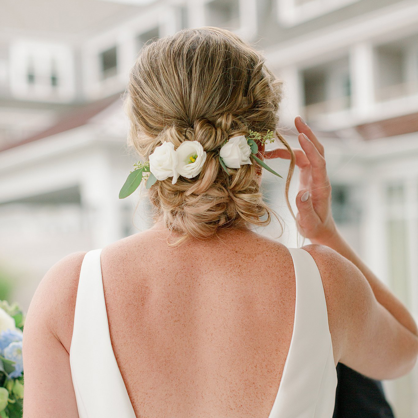 Detail of flowers in Bride's hair. Deborah Zoe Photography.